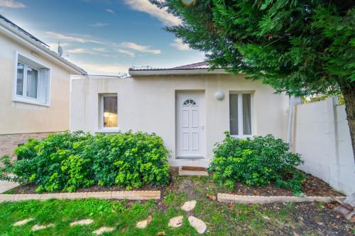 Rosny-sous-Bois Apartment | Ptit Van Gogh