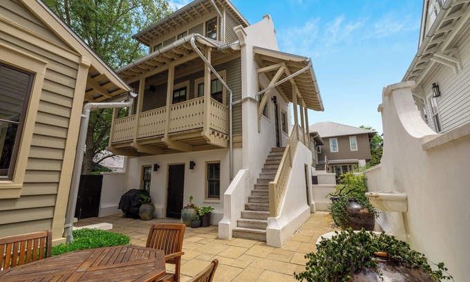 Rosemary Beach House | PTO Carriage House - Large Comfy Carriage House with Full Kitchen!