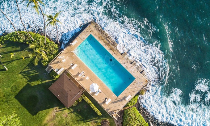 Historic Lahaina Front Street Cottage | Puamana: New, bright, clean, modern gem! Vitamix, surfboards, bikes included