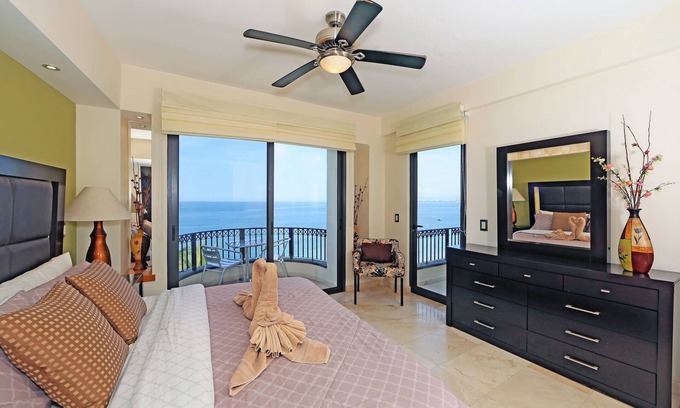 Colonia 5 de Diciembre Condo | 🍹PUERTA AL MAR🍹 PENTHOUSE/BEACHFRONT–5 BALCONIES/POOL/STEPS 2 TOWN–WONT LAST!