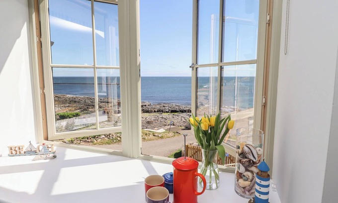 Craster Cottage | PUFFIN COTTAGE, family friendly, character holiday cottage in Craster
