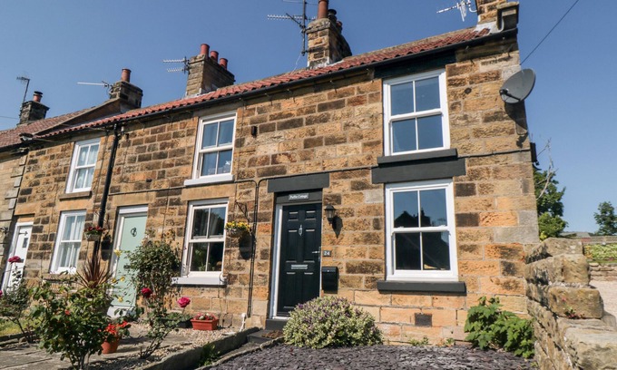 Cloughton Cottage | PUFFIN COTTAGE, pet friendly, character holiday cottage in Scalby