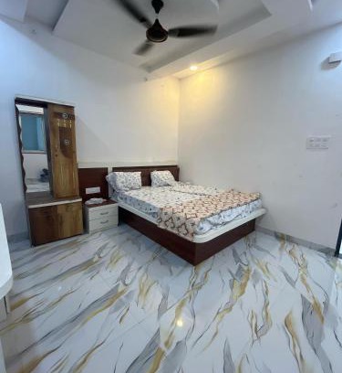 Omkareshwar Hotel | pujari palace