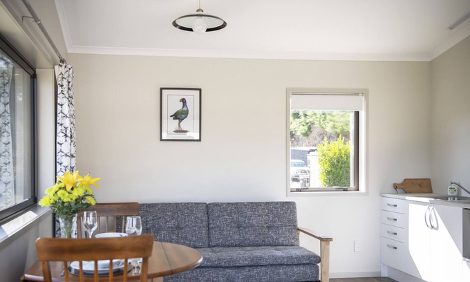Waiohiki House | PUKEKO LODGE - NAPIER HOLIDAY HOME, with a garden in Napier