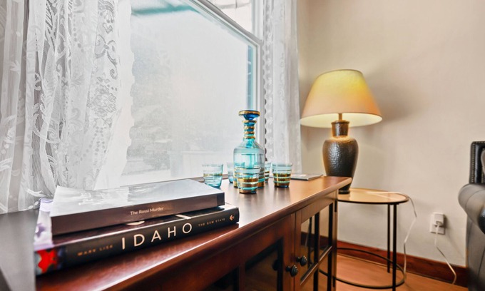 Wallace House | Pulaski Trail Escape/Fully Stocked Kitchen/Sleeps 18 w Off Street Parking