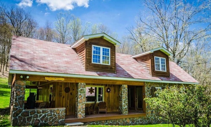 Ohiopyle Cottage | Pura Vida | 3BR, 2BA, Hot Tub, Private, Dog Friendly, Borders State Park!