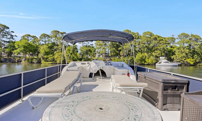 Merritt Island Boat Rental | Pura Vida - Cape Crossing Resort and Marina