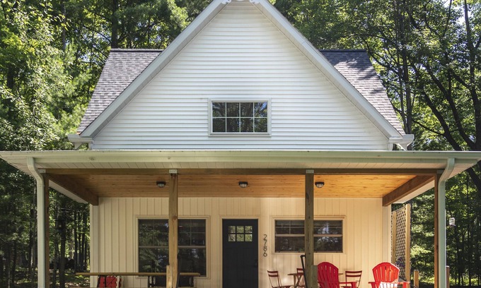 Mayfield House | Pura Vida Cottage on Chandler Lake