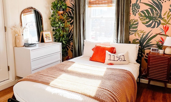 Long Beach Apartment | Pura Vida Long Beach - Private 2nd story apartment. Walk to beach & restaurants