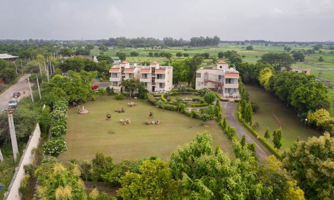 Gurugram House | Puravida -14 BHK farmhouse, near Westin Sohna