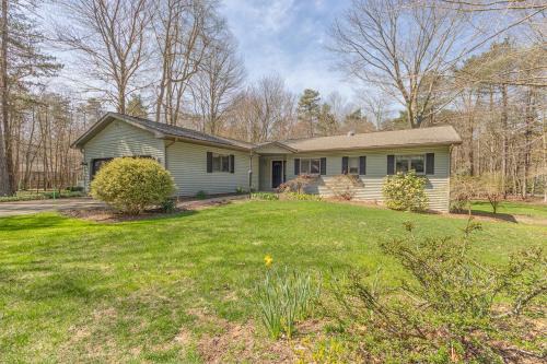 Fennville House | Pure Hygge - 1 block off Lake, Tranquil & Pet Friendly
