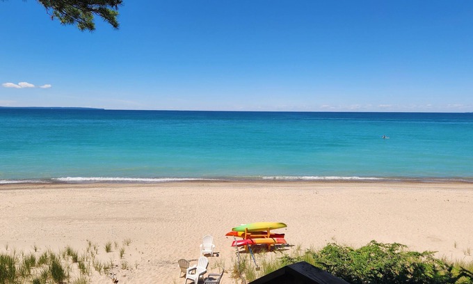 Leland House | Pure Lake Michigan Cottage Getaway Global Wellness at it's BESTn14 people