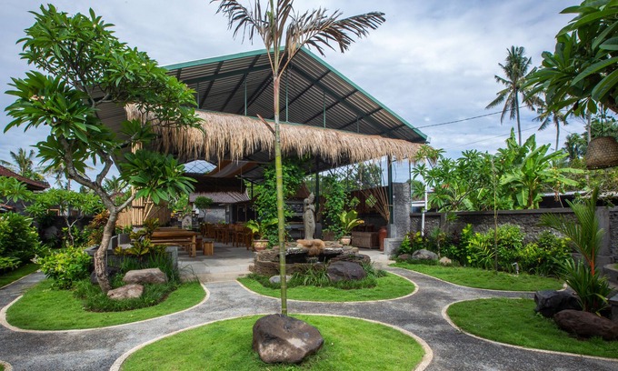 Batuan House | Puri Astrani by WizZeLa