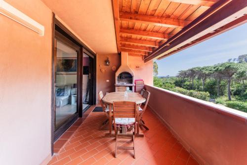Santa Margherita di Pula Apartment | Purple House, 30m to beach