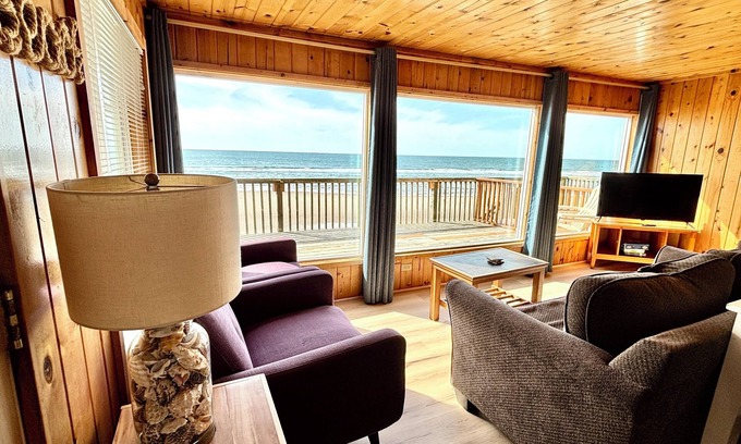 Lincoln City Condo | Purple Moon #1 - Beautiful Beachfront home with private access to the beach
