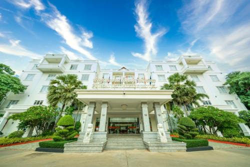Sampov Meas Hotel | Pursat Riverside Hotel & Spa