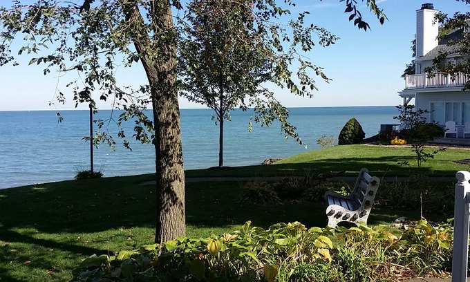 Mitiwanga House | Put Yourself on the Bench at An Old Lake House on Lake Erie in Mitiwanga Park