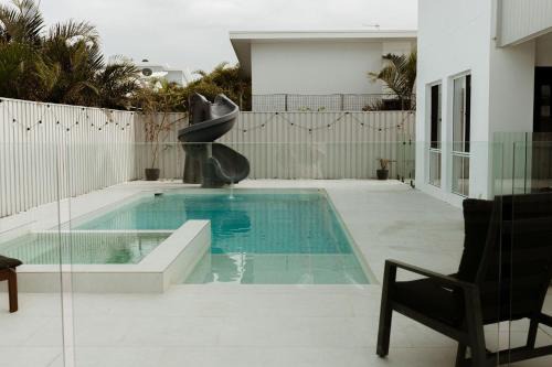 Kingscliff House | Putt Putt - Pool Slide - 100m to Beach - Ultimate Family Entertainer