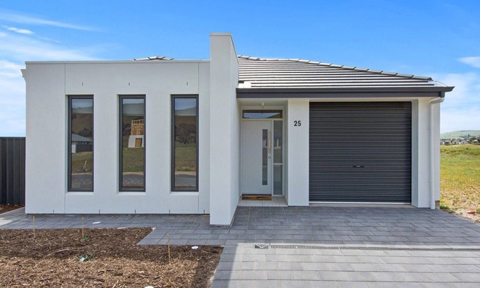 Normanville House | Putters Paradise 25-30 Troon Drive