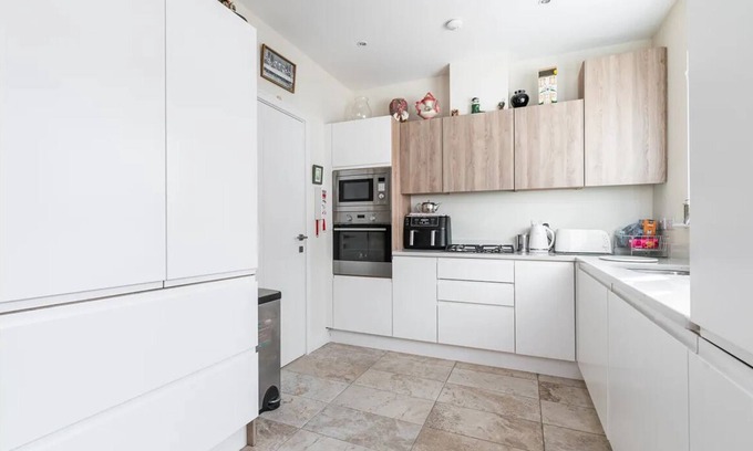 Leopardstown House | Pvt ensuite room, 30 mins transport connection to city center