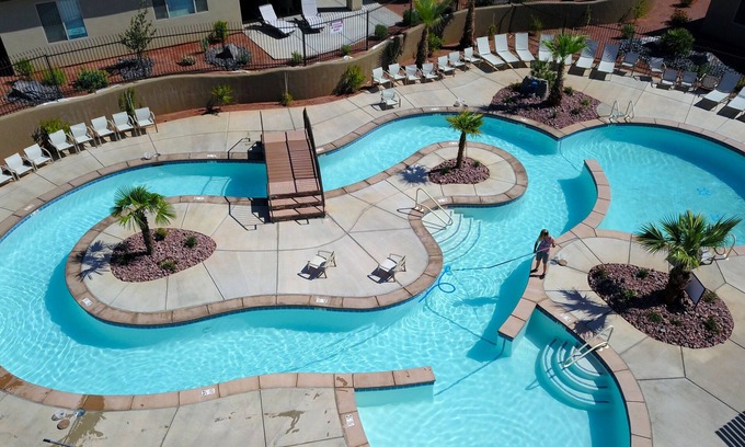 Santa Clara House | PVZ102| Steps to Waterpark * Pool * Pvt Hot Tub * Sleeps 32 * Games