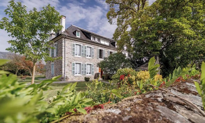 Lau-Balagnas Apartment | Pyrénées Cottage with Mountain View, Private Terrace, and Wi-Fi – Top-Rated Accommodation