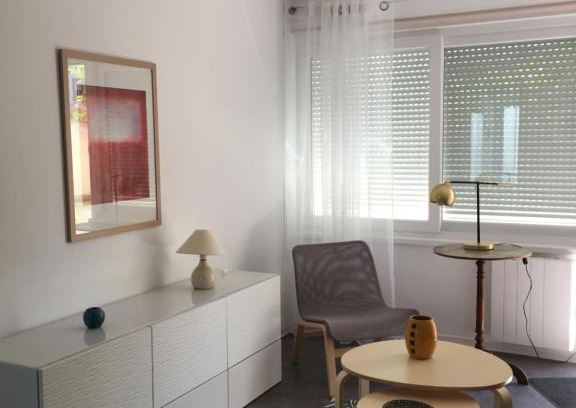 Mulhouse House | Pyramides, maison de ville de charme 6pers, 2 Chambres, terrasse