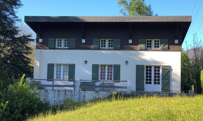 Campan Ski Chalet | PYRENEAN MOUNTAIN CHALET.
