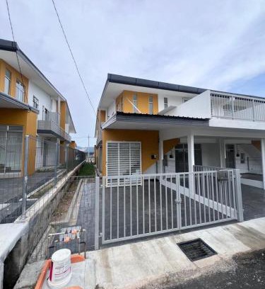 Kampung Jelatang House | Qmal Homestay