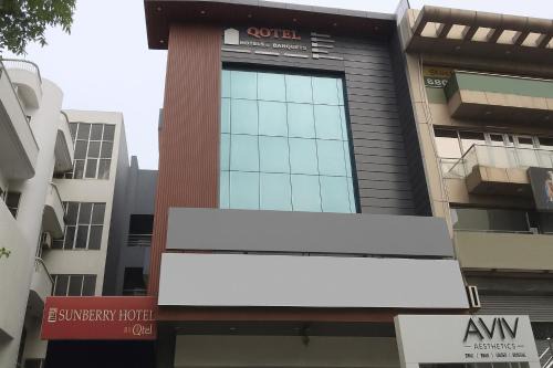 Prashant Vihar Hotel | Qotel Express Sandberry Prashant Vihar