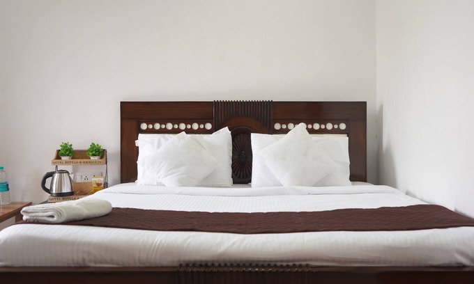 Pashim Vihar Hotel | Qotel Hotel Peeragarhi
