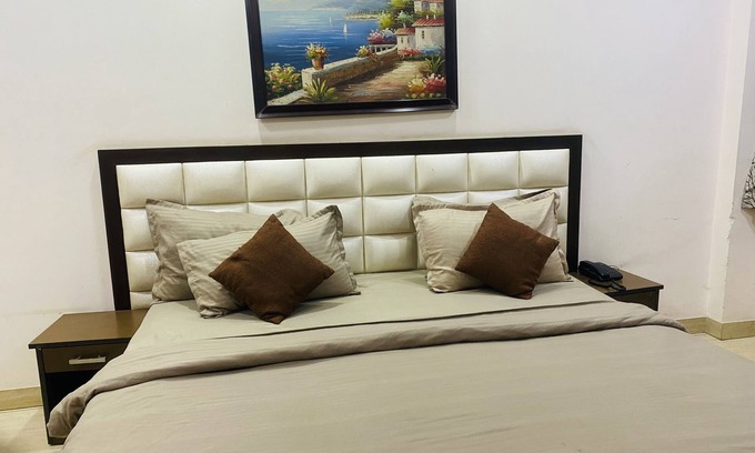 Jasola Hotel | Qotel Jasola Vihar