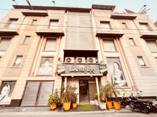 Rajouri Garden Hotel | Qotel Signature Lavish Rajouri Garden New Delhi