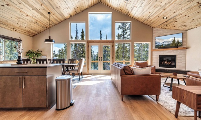 Valley of the Sun House | Qpine Ranch - Brand New Luxury Home in Fairplay - New Hot Tub!