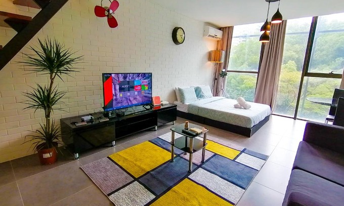Damansara Perdana Hotel | QRAC DELUXE SUITE @ PETALING JAYA