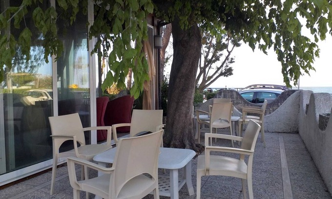 Pineto Bed & Breakfast | Quadruple room in Pineto - A stone throw from the sea