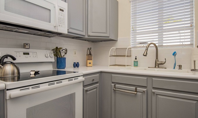 Jefferson Park House | Quail Adobe - Adorable, Pet Friendly w/Hot Tub near the UA! See our Reviews!