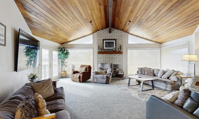 Manson House | Quail Haven Retreat