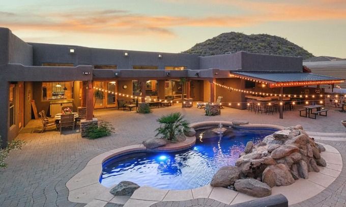 East Mesa House | Quail Mountain Desert Resort: Heated Pool, Mt Vews, all BR's King & TV's, Hiking