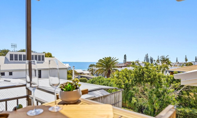 Alexandra Headland Apartment | Quaint 2-Bed Beach Abode with Ocean Views