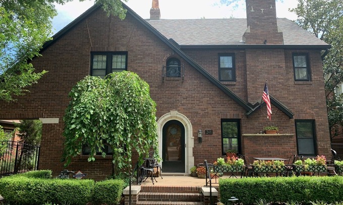 College Hill House | Quaint 4-bedroom home located in Wichita’s adorable College Hill