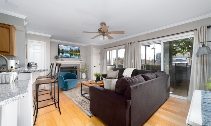 Mount Mourne Condo | Quaint and Cozy Lake Norman Condo Lakefront Walkable Dogs Ok
