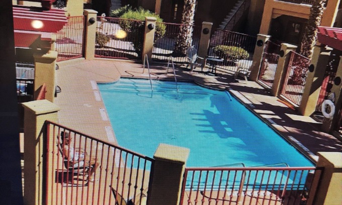 Mesilla Park Condo | Quaint and Spacious 1bed/1bath with Balcony Overlooking the Courtyard