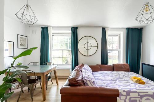 Riverside Apartment | Quaint Apartment Near Tower-London Bridge and Big Ben