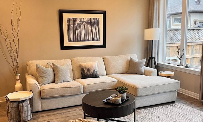 Almonte House | Quaint bungalow in a quaint artsy little town with a river running through it!