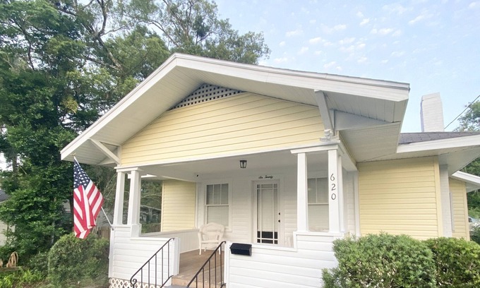 DeLand House | Quaint Bungalow walking distance to downtown DeLand, 2 weeks maximum Stay