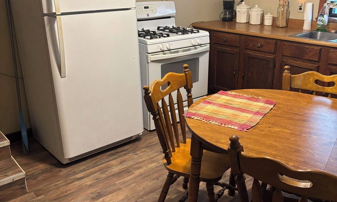 Pocahontas Cabin | Quaint cabin on 18 Private acres, Local river access near property,
