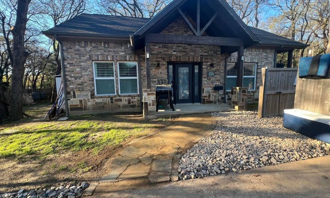 Roanoke House | Quaint Casita in One Acre Wooded Lot