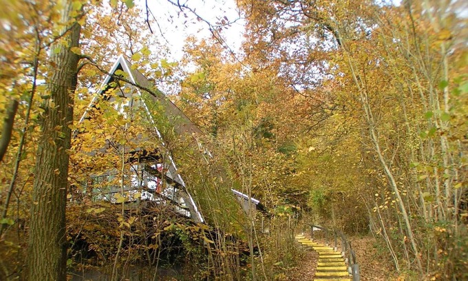 Septon Ski Chalet | Quaint Chalet in Petithan with Roofed Swimming Pool