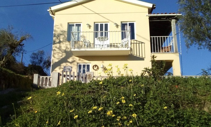 Miranda do Corvo Cottage | Quaint cottage in peaceful village with a restaurant in wine-making country !